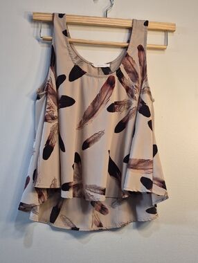 Lush Beige Feather Print Flowy Tank